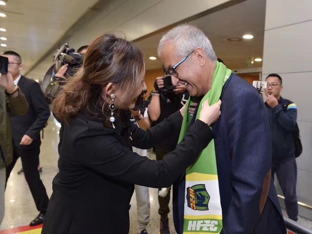 演员李罗